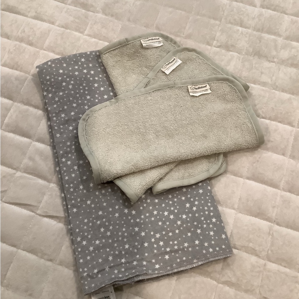 Green Terry Wash Cloths with Gray Star Cotton Flannel Blanket